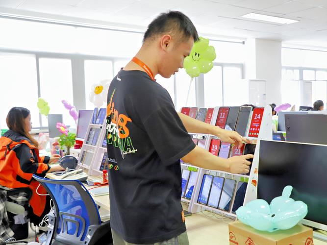 孙颖,公司经营范围包括:软件开发及信息咨询服务;食品(按